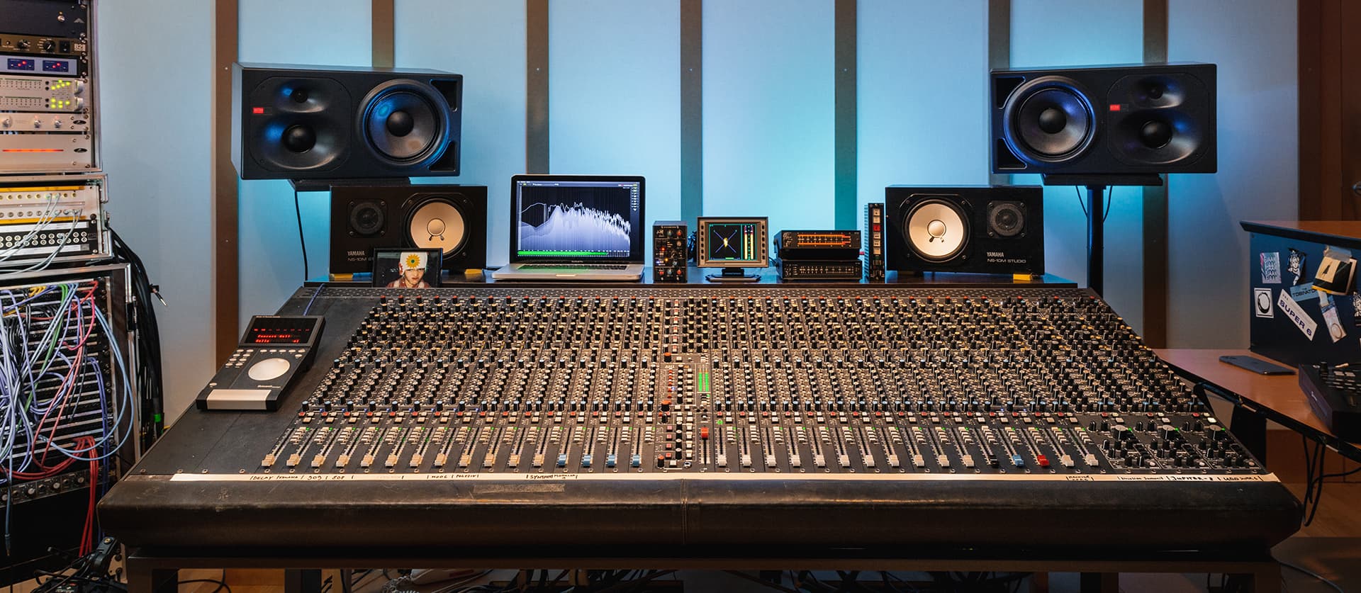 STUDIO