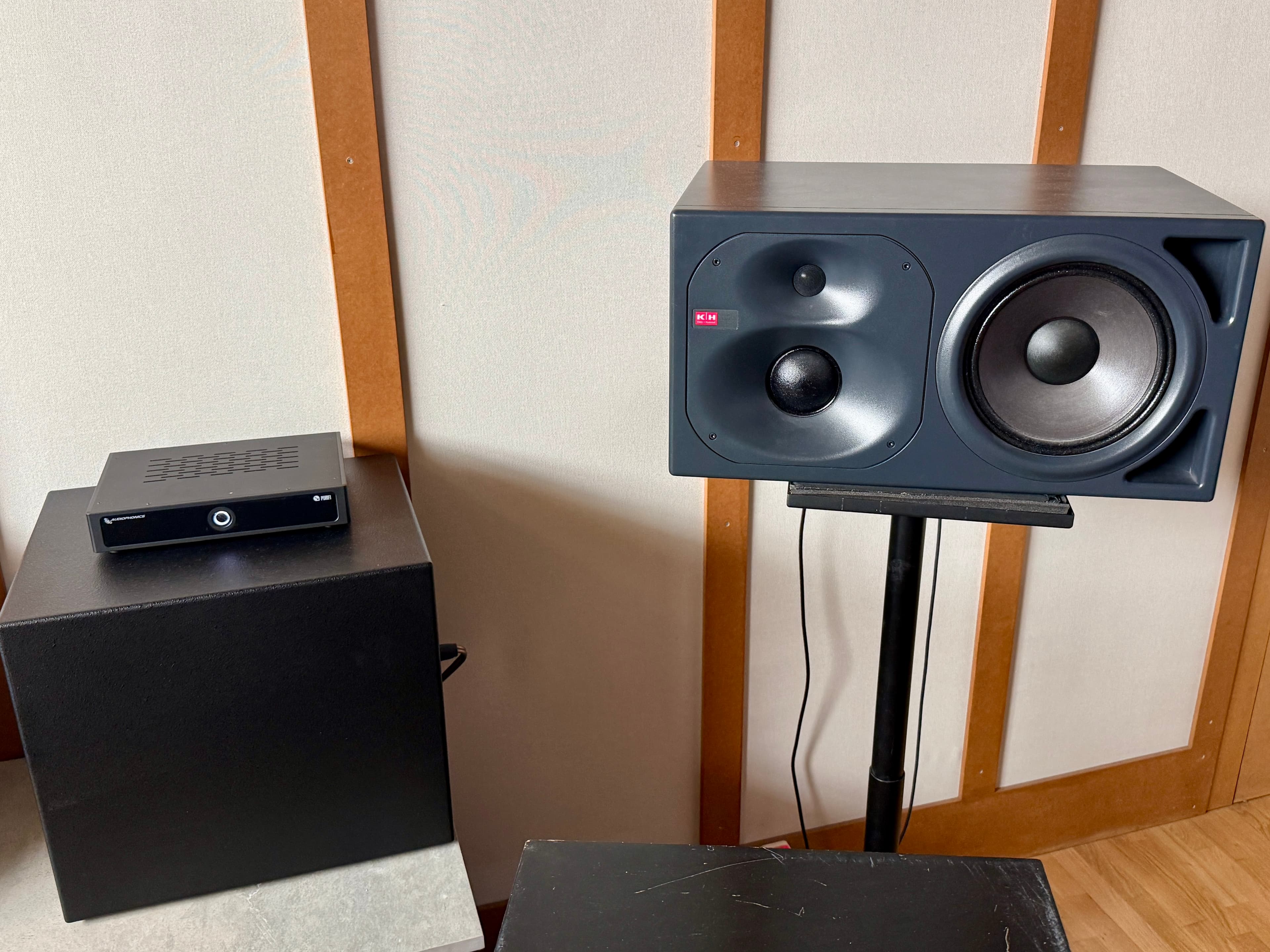 K&H O410 & Bass right