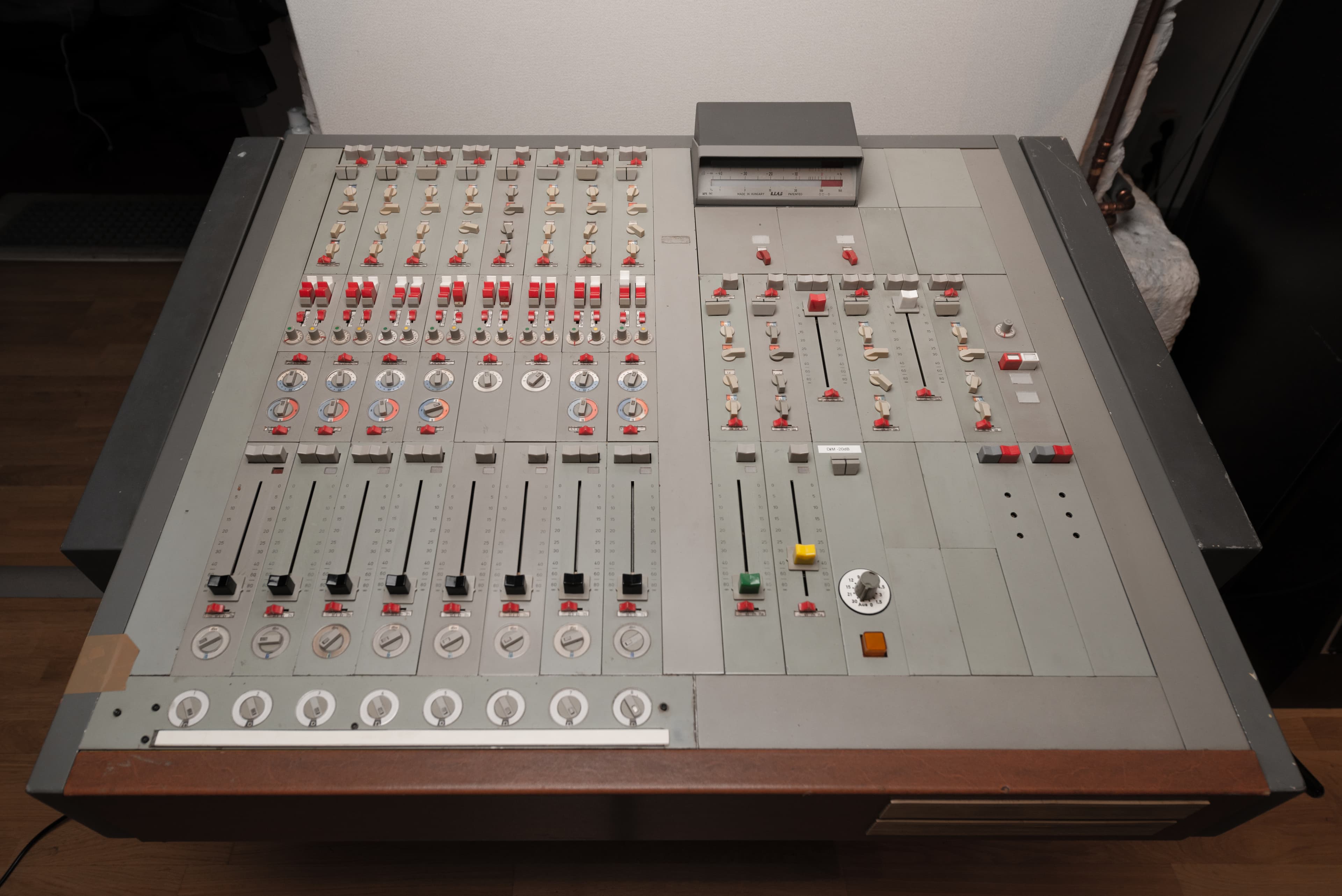 BEAG Vintage Console
